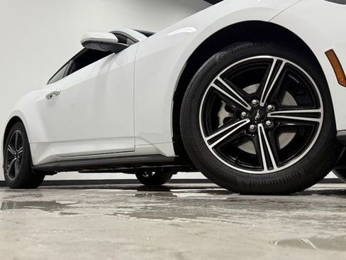 Used 2025 Ford Mustang Coupe image 3