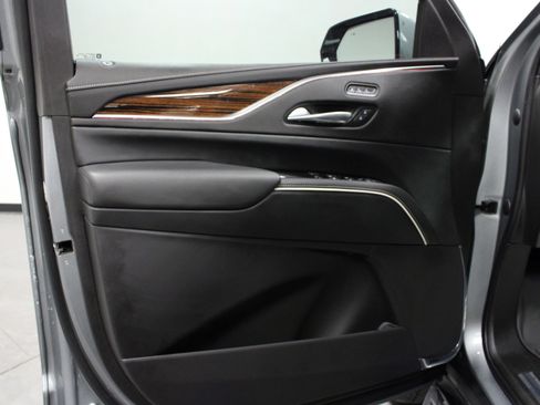 Used 2023 Cadillac Escalade Premium Luxury image 11