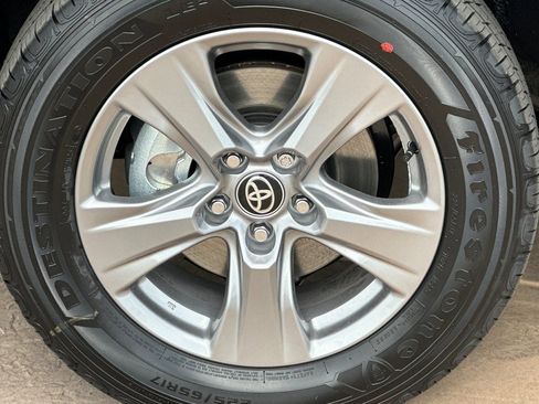 New 2025 Toyota RAV4 XLE image 30