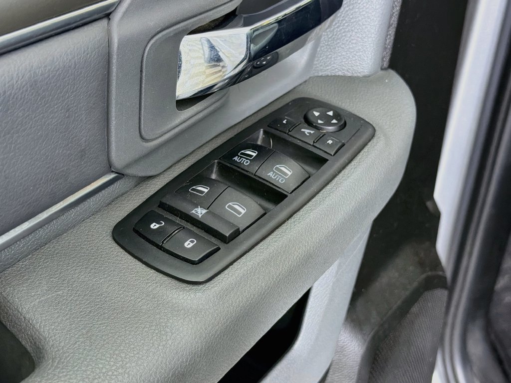 Used 2019 RAM 1500 Lone Star AWD/4WD image 17
