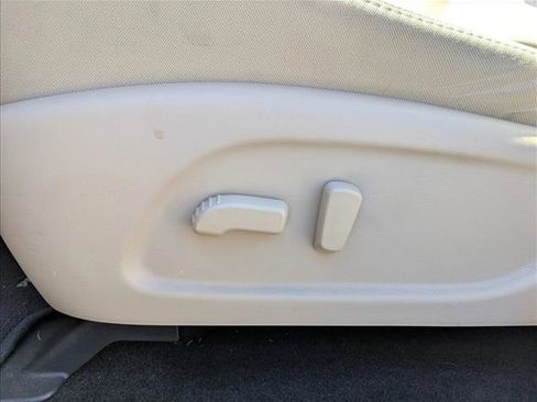 Used 2017 Nissan Pathfinder SV image 11