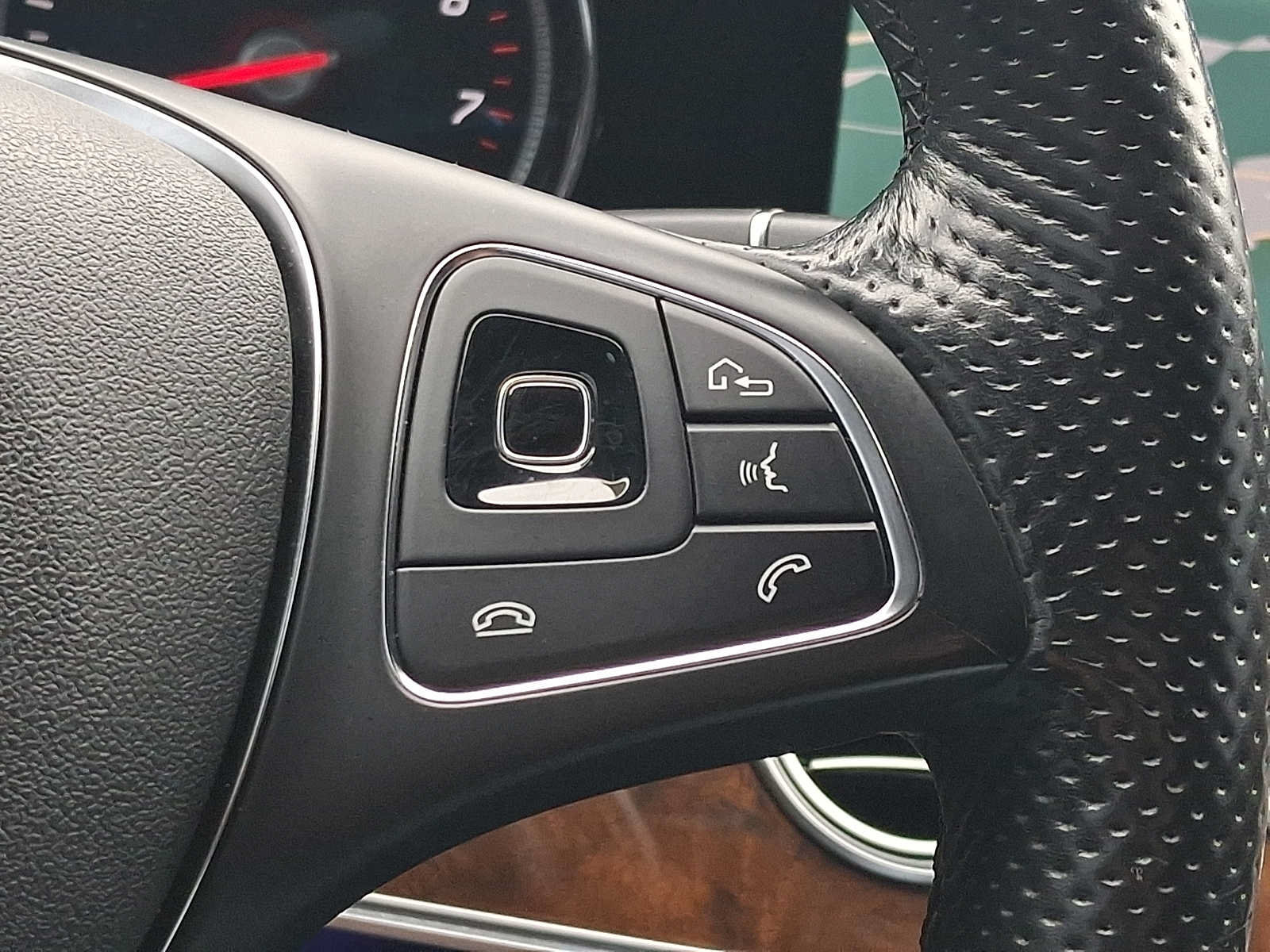 Used 2017 Mercedes-Benz E 300 4MATIC image 22