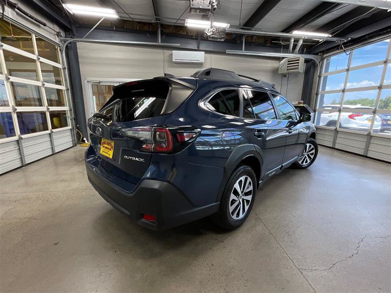 Used 2023 Subaru Outback Premium AWD/4WD image 5