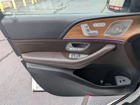 Used 2023 Mercedes-Benz GLS 580 4MATIC image 11