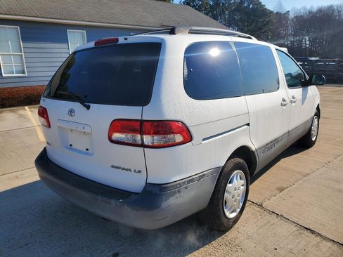 Used 2003 Toyota Sienna LE image 10