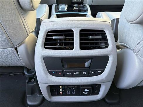 Used 2018 Honda Pilot Touring image 24