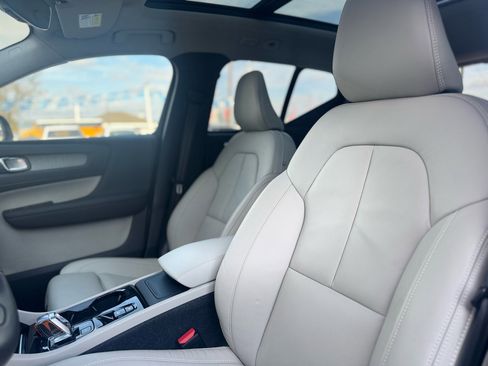 Used 2024 Volvo XC40 B5 Plus w/ Protection Package Premier image 38