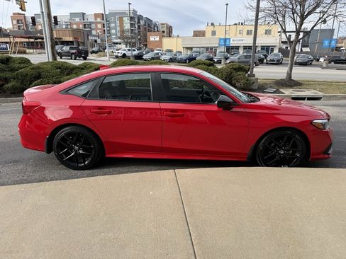 Used 2022 Honda Civic Sport image 4