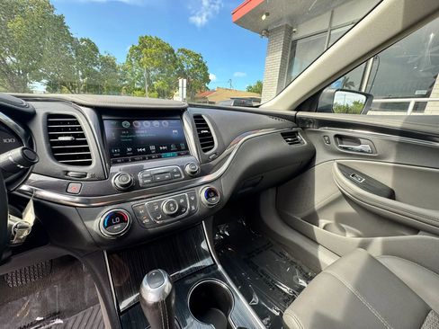 Used 2016 Chevrolet Impala LT FWD image 22
