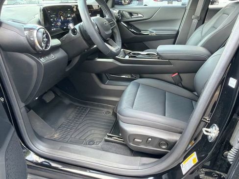 Used 2025 Chevrolet Equinox LT w/ Convenience Package II FWD image 9