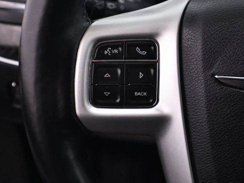 Used 2016 Chrysler Town & Country Touring w/ Driver Convenience Group FWD image 24