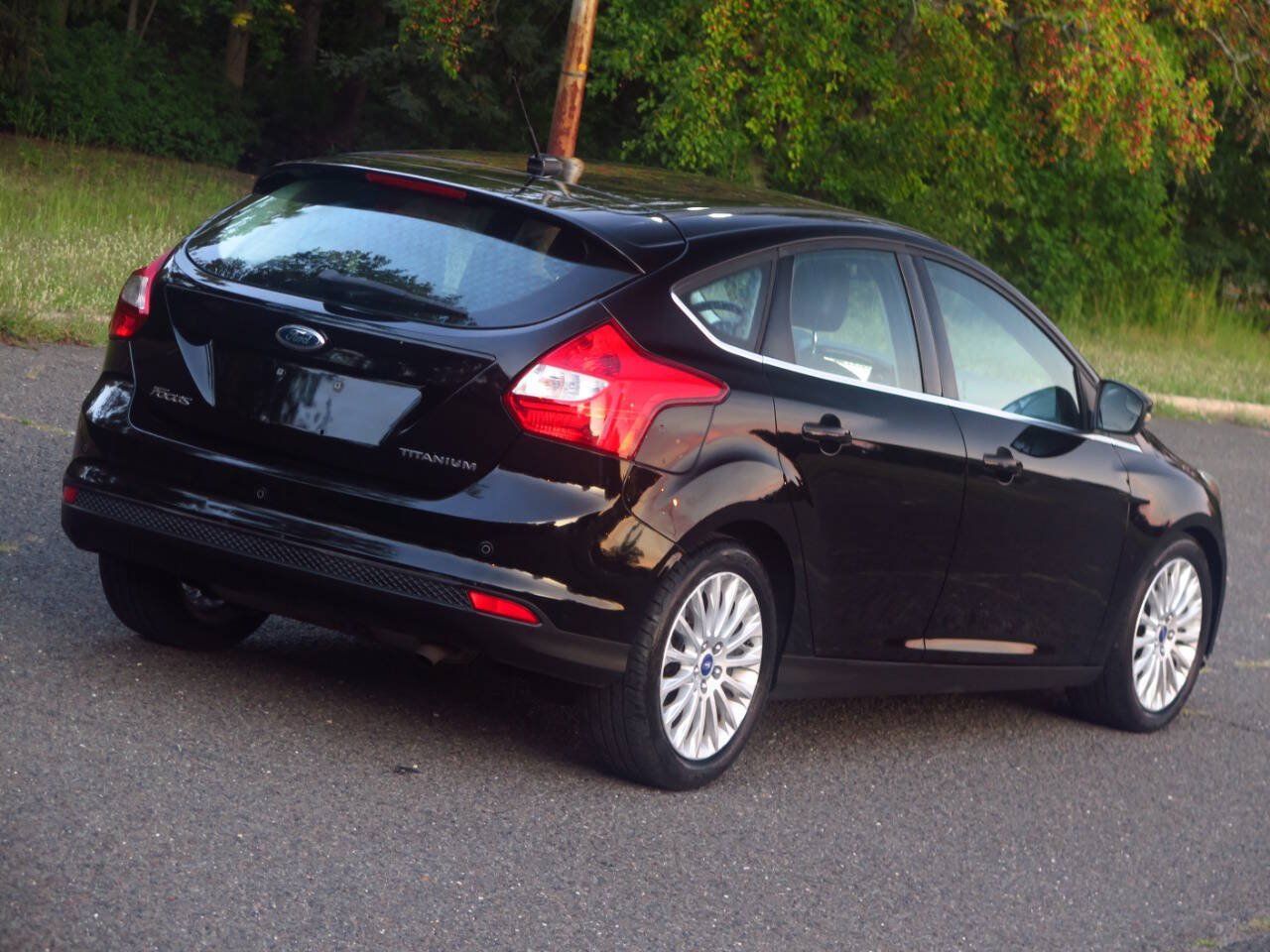 Used 2012 Ford Focus Titanium FWD image 27