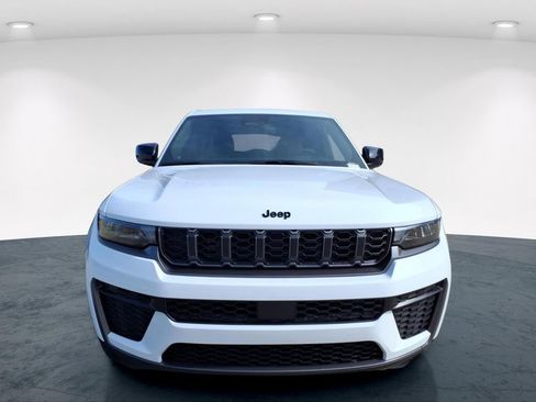 New 2026 Jeep Grand Cherokee Altitude AWD/4WD image 4
