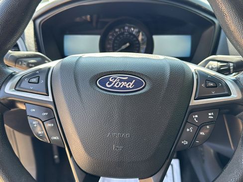 Used 2018 Ford Fusion SE FWD image 14