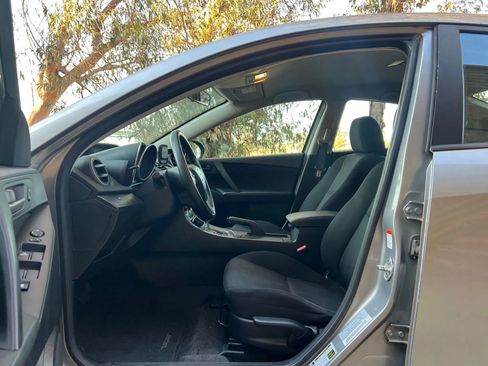 Used 2011 MAZDA MAZDA3 i Sport image 13