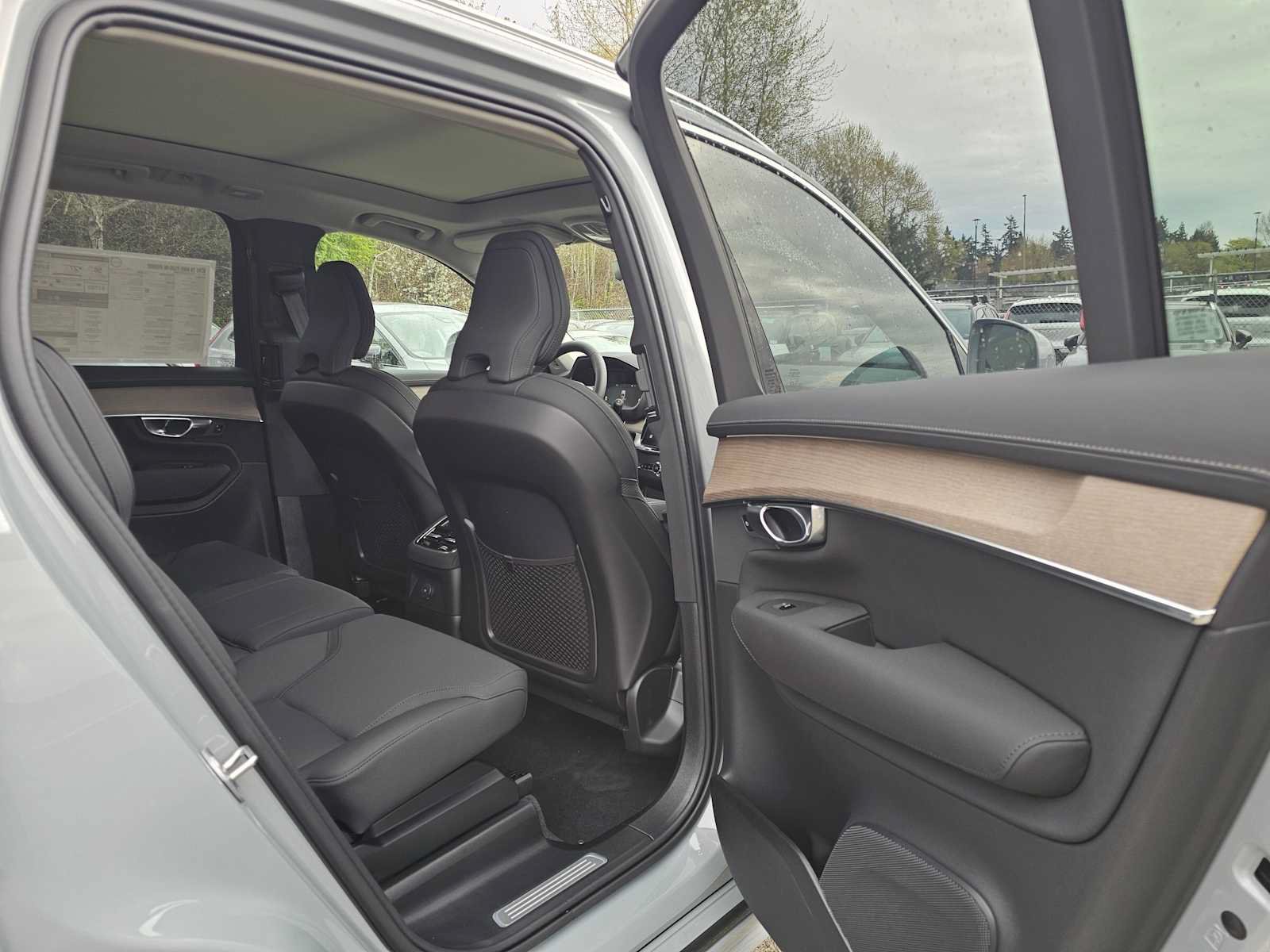 New 2026 Volvo XC90 T8 Plus w/ Protection Package AWD/4WD image 11