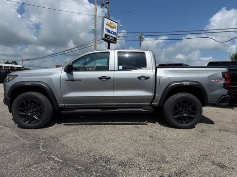 Used 2023 Chevrolet Colorado Trail Boss w/ Technology Package AWD/4WD image 3