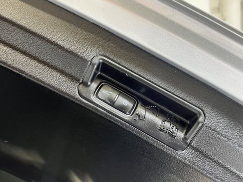 Used 2021 Ford Explorer XLT w/ Equipment Group 202A image 11