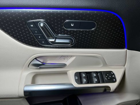 Used 2025 Mercedes-Benz GLB 250 image 20