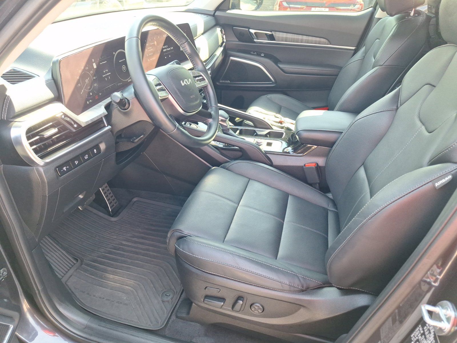 Used 2025 Kia Telluride SX FWD image 12