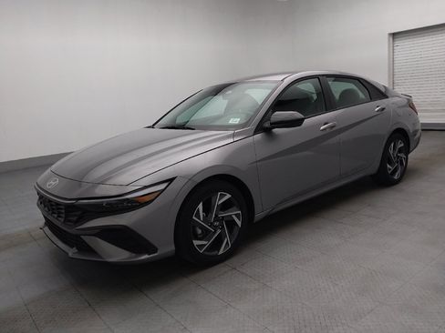 Used 2025 Hyundai Elantra Sport FWD image 2
