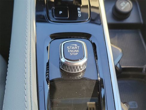 Used 2023 Volvo XC90 B6 Plus image 29