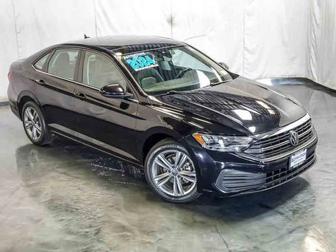 Used 2024 Volkswagen Jetta SE FWD image 6