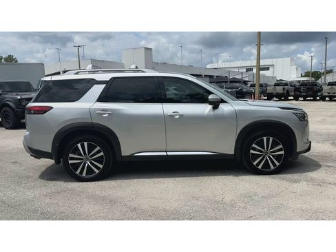 Used 2024 Nissan Pathfinder Platinum w/ Cargo Package FWD image 9