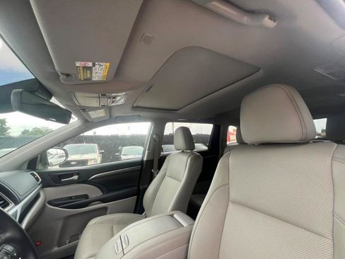 Used 2019 Toyota Highlander Limited AWD/4WD image 12
