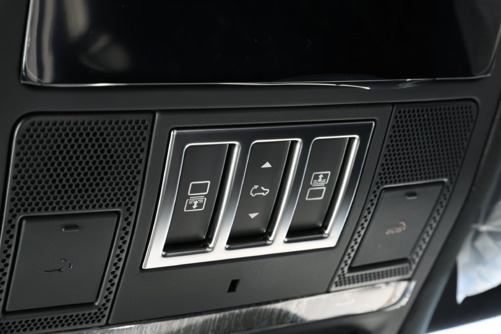 New 2026 Land Rover Discovery S AWD/4WD image 24