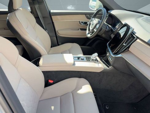 Certified 2025 Volvo XC90 B5 Plus image 27