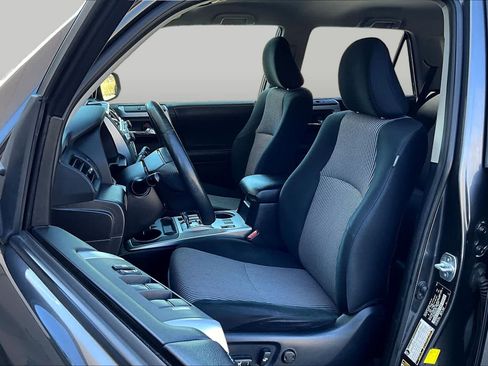 Used 2016 Toyota 4Runner SR5 AWD/4WD image 9