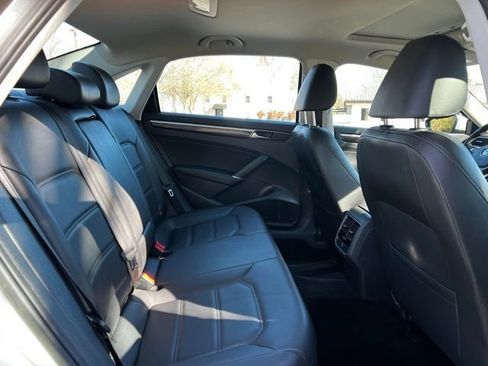 Used 2018 Volkswagen Passat 2.0T SE FWD image 20