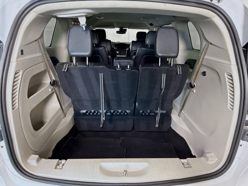 Used 2024 Chrysler Pacifica Touring-L FWD image 29