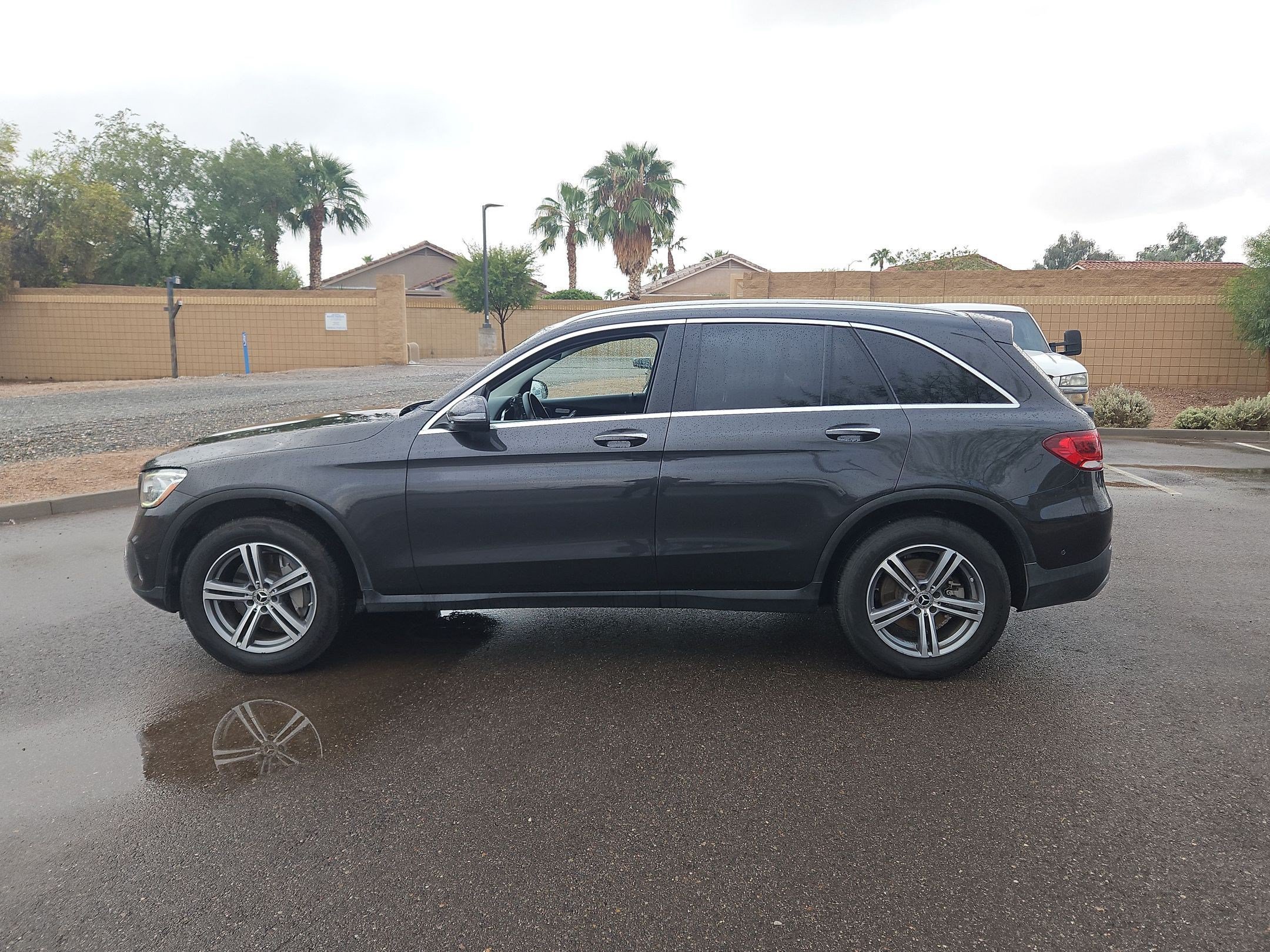 Used 2021 Mercedes-Benz GLC 300 4MATIC image 2