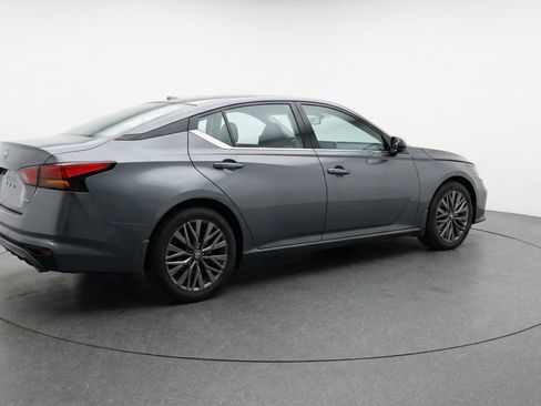 Used 2025 Nissan Altima 2.5 SV FWD image 9