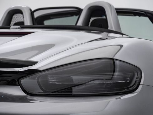Used 2024 Porsche 718 Boxster RWD image 15