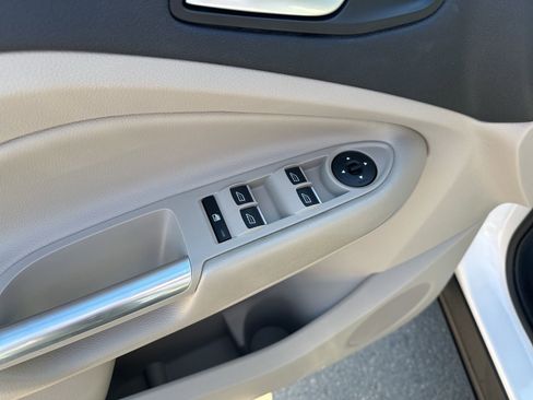 Used 2019 Ford Escape SEL image 16