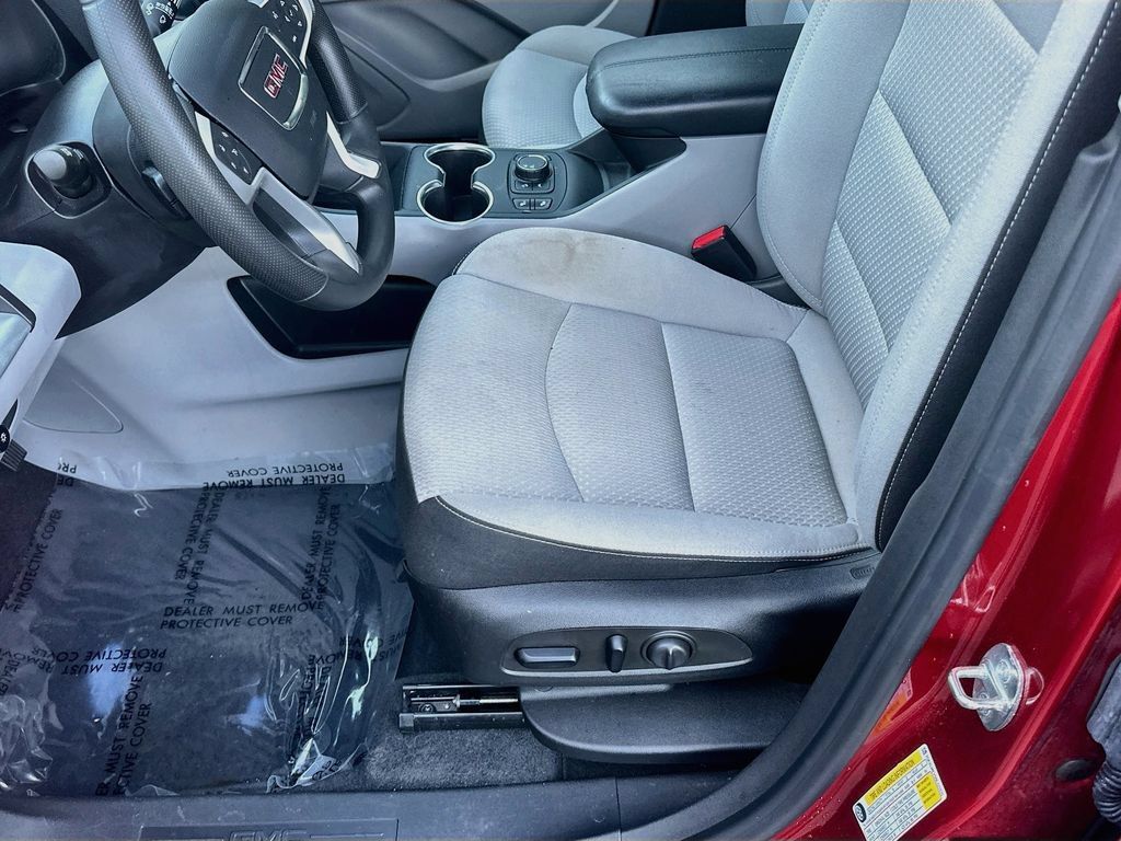 Used 2022 GMC Terrain SLE w/ Driver Convenience Package FWD image 18