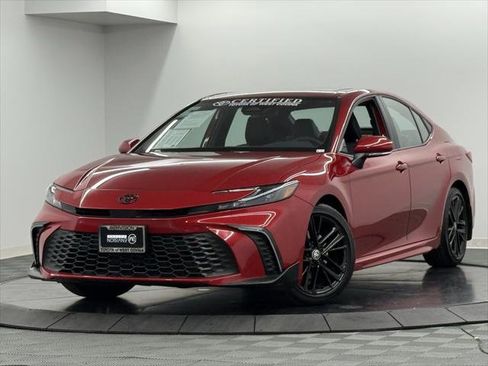 Certified 2025 Toyota Camry SE image 2
