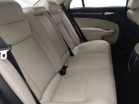 Used 2016 Chrysler 300 C image 19