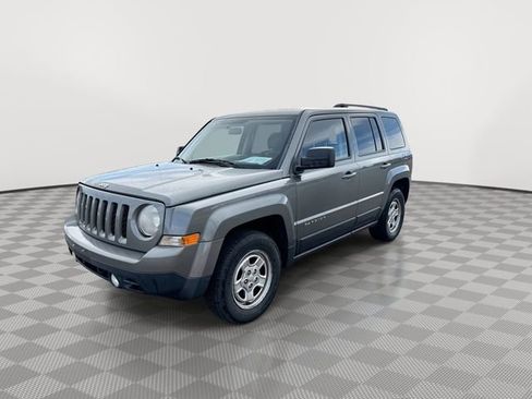 Used 2014 Jeep Patriot Sport image 4