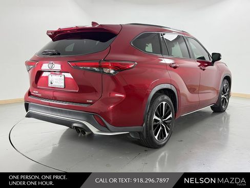 Used 2022 Toyota Highlander XSE FWD image 6
