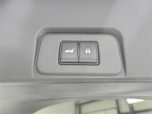 Used 2025 Nissan Rogue SL w/ SL Premium Package image 40