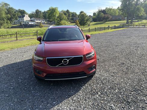 Used 2021 Volvo XC40 T5 Momentum w/ Premium Package AWD/4WD image 2