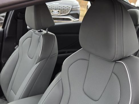 Certified 2025 Hyundai Elantra Limited image 14