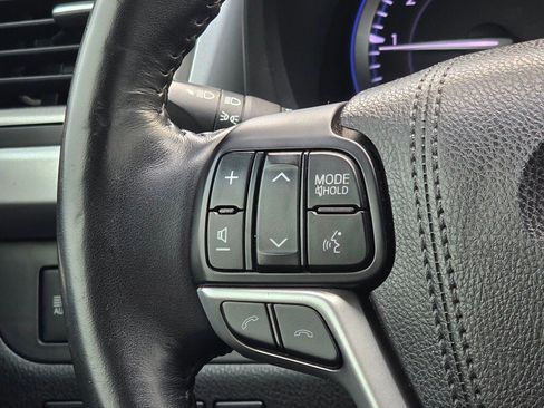 Used 2018 Toyota Highlander SE image 18