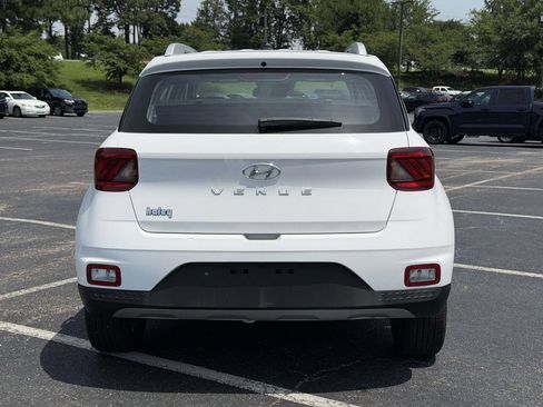 Used 2025 Hyundai Venue SEL FWD image 21
