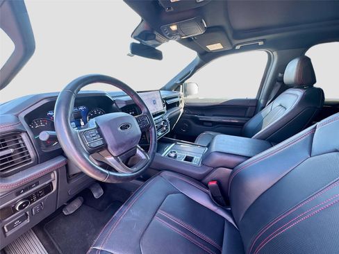 Used 2023 Ford Expedition Limited image 17