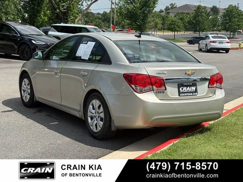 Used 2013 Chevrolet Cruze LS FWD image 5